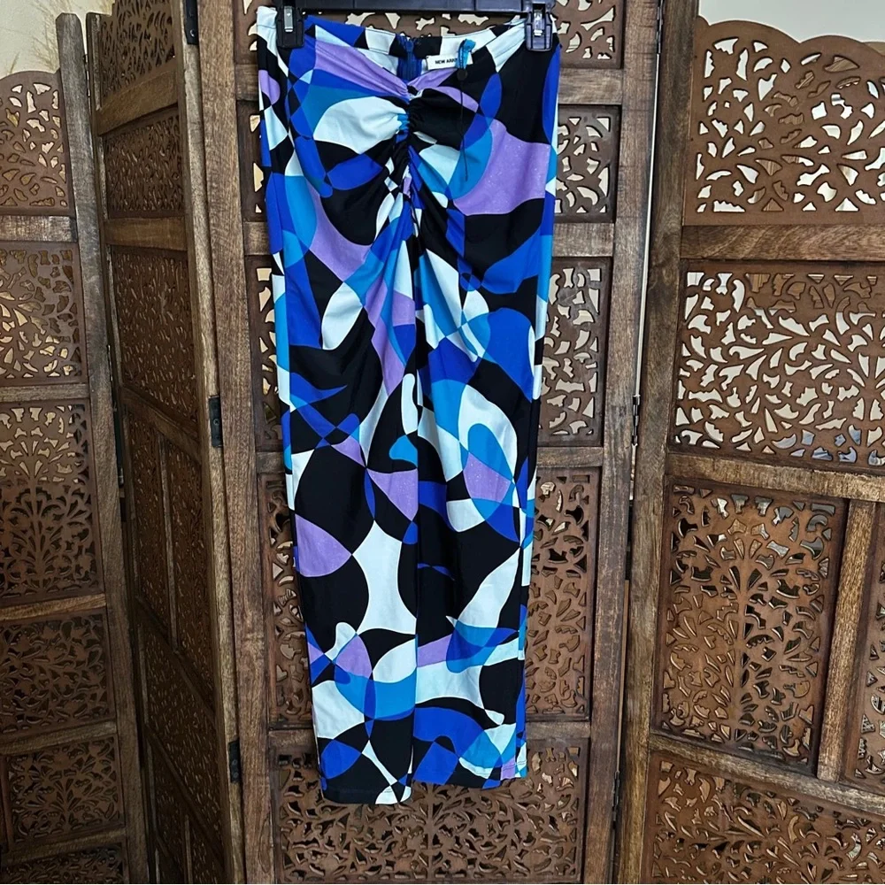 THE NEW ARRIVALS BY ILKYAZ OZEL V Shape Maxi Skirt in Psychedelic Blue